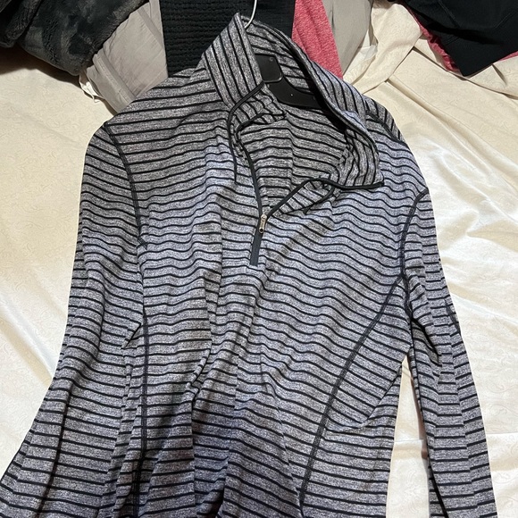 Lululemon quarter zip in grey with black stripe - Picture 2 of 2